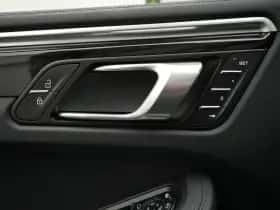 Porsche Macan (2020) thumbnail 23