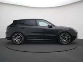 Porsche Cayenne (2025) thumbnail 2