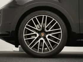 Porsche Cayenne (2025) thumbnail 4