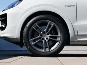 Porsche Cayenne (2024) thumbnail 4