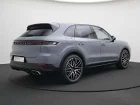 Porsche Cayenne (2023) thumbnail 3