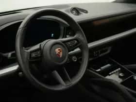 Porsche Cayenne (2023) thumbnail 21