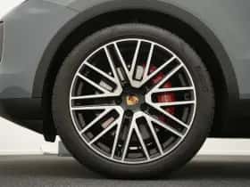 Porsche Cayenne (2023) thumbnail 4