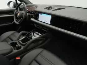 Porsche Cayenne (2023) thumbnail 49