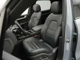 Porsche Cayenne (2023) thumbnail 6