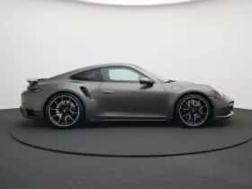 Porsche 911 (2023) thumbnail 2