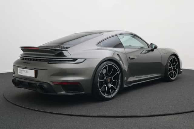 Porsche 911 (2023) thumbnail 3