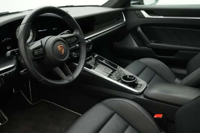 Porsche 911 (2023) thumbnail 5