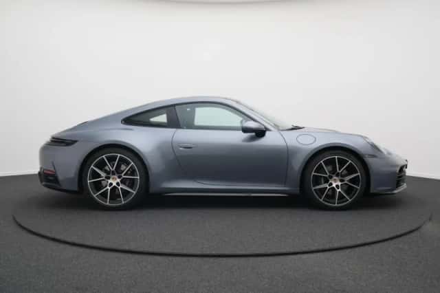 Porsche 911 (2025) thumbnail 2
