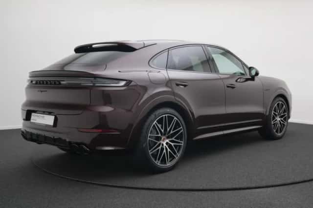 Porsche Cayenne (2026) thumbnail 3