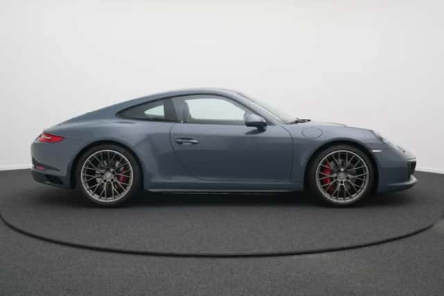 Porsche 911 (2016) thumbnail 2