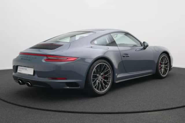 Porsche 911 (2016) thumbnail 3