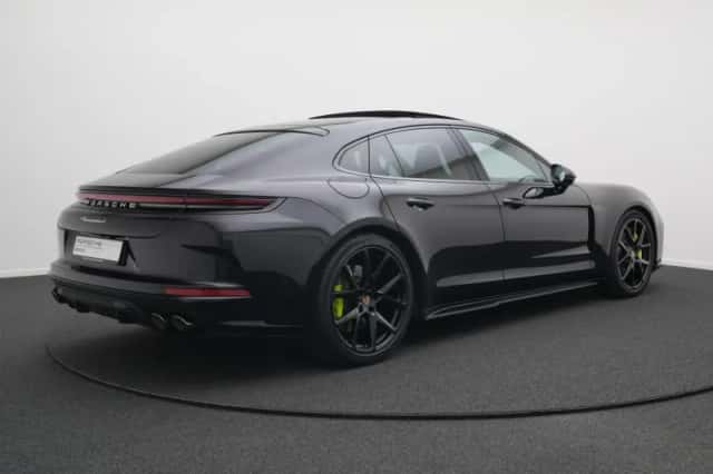 Porsche Panamera (2024) thumbnail 3