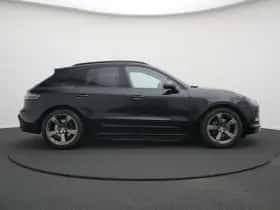 Porsche Macan (2022) thumbnail 2