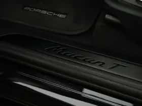 Porsche Macan (2022) thumbnail 18