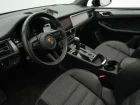 Porsche Macan (2022) thumbnail 5