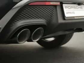 Porsche Macan (2022) thumbnail 8