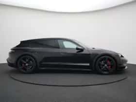 Porsche Taycan (2021) thumbnail 2