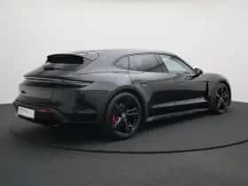 Porsche Taycan (2021) thumbnail 3
