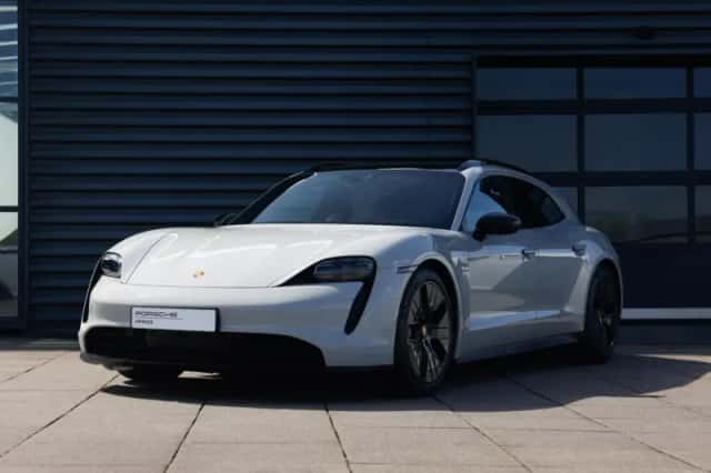 Porsche Taycan (2023) thumbnail 1