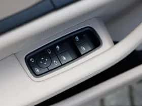 Porsche Taycan (2023) thumbnail 15