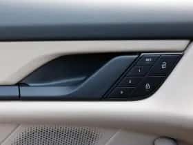 Porsche Taycan (2023) thumbnail 16