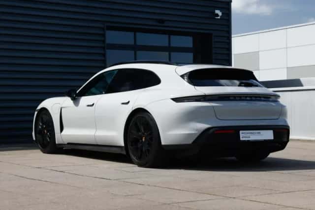 Porsche Taycan (2023) thumbnail 3