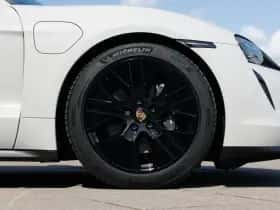 Porsche Taycan (2023) thumbnail 4