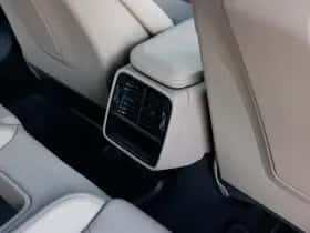 Porsche Taycan (2023) thumbnail 31
