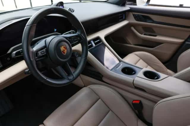 Porsche Taycan (2023) thumbnail 5