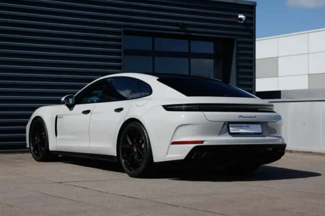 Porsche Panamera (2024) thumbnail 3