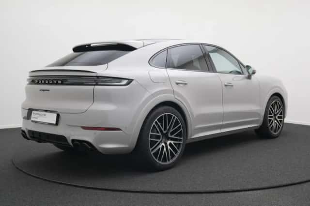 Porsche Cayenne (2025) thumbnail 3