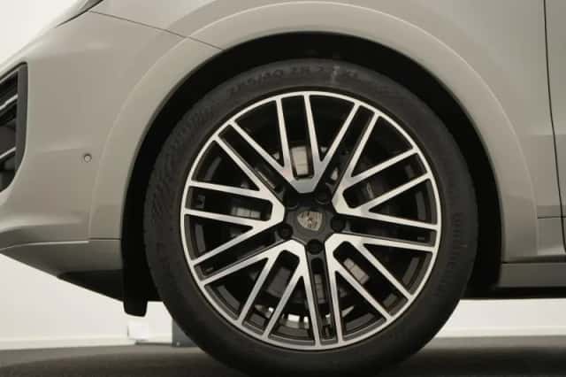 Porsche Cayenne (2025) thumbnail 4