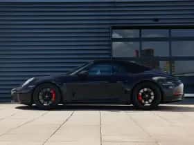 Porsche 911 (2024) thumbnail 2