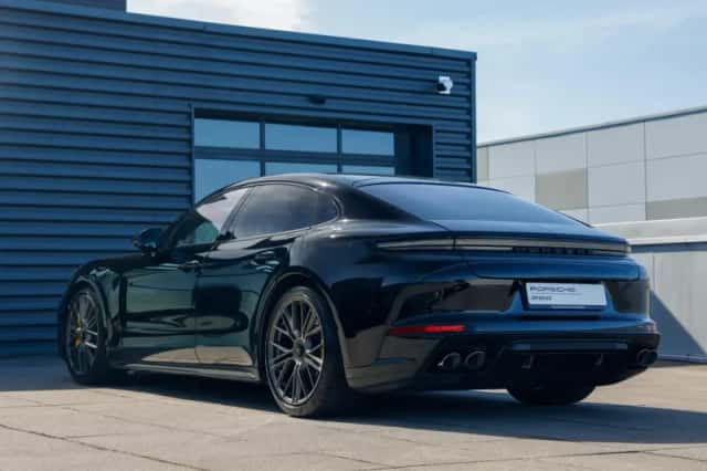 Porsche Panamera (2024) thumbnail 3
