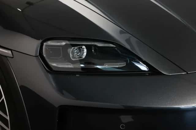 Porsche Taycan (2024) thumbnail 5