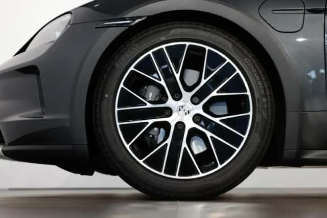 Porsche Taycan (2024) thumbnail 6