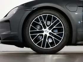 Porsche Taycan (2024) thumbnail 6