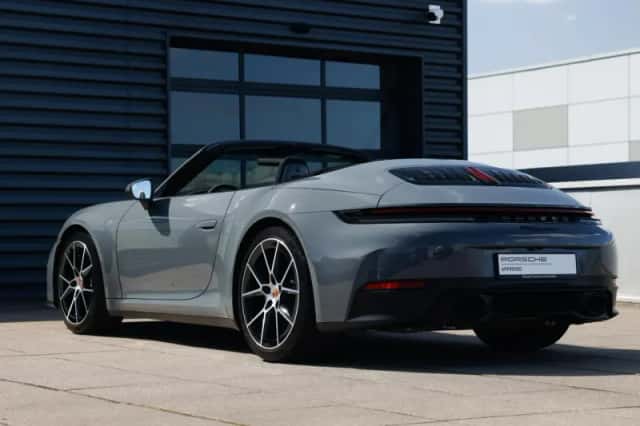 Porsche 911 (2024) thumbnail 3