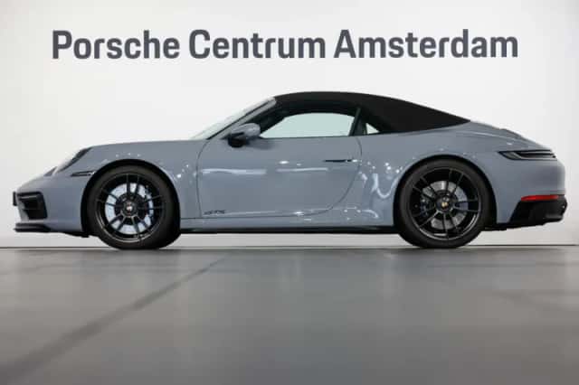 Porsche 911 (2023) thumbnail 2