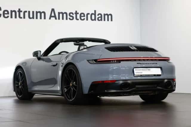 Porsche 911 (2023) thumbnail 3