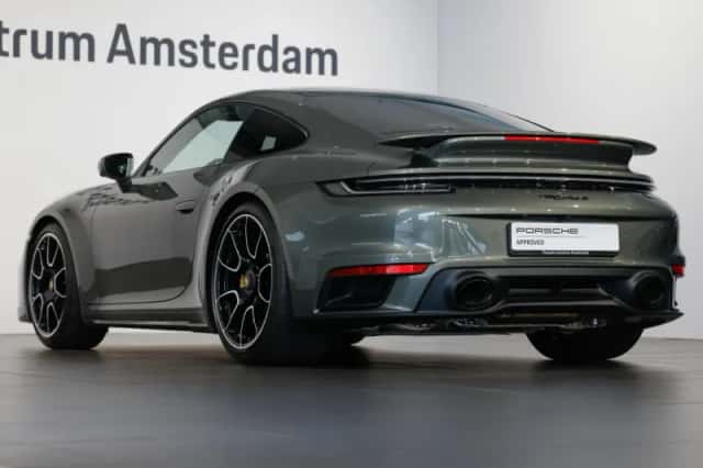 Porsche 911 (2024) thumbnail 3