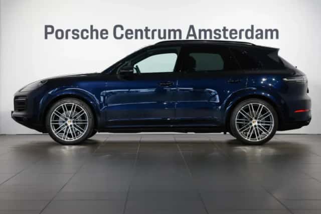 Porsche Cayenne (2021) thumbnail 2