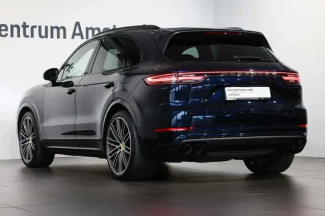 Porsche Cayenne (2021) thumbnail 3
