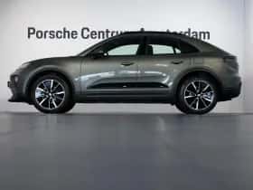 Porsche Macan (2025) thumbnail 2