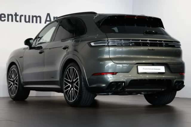 Porsche Cayenne (2026) thumbnail 3