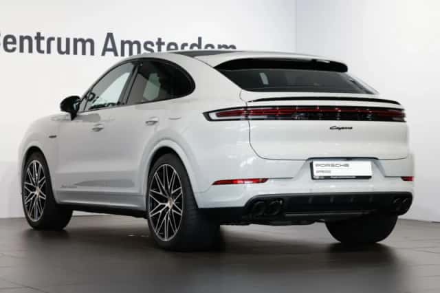 Porsche Cayenne (2026) thumbnail 3