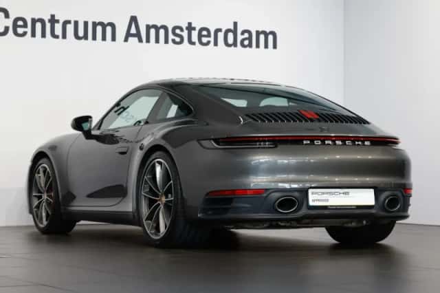 Porsche 911 (2020) thumbnail 3