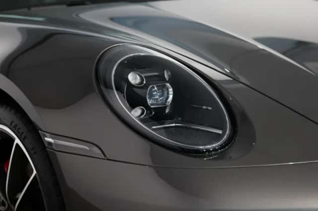 Porsche 911 (2020) thumbnail 5
