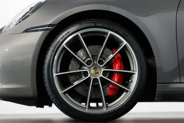 Porsche 911 (2020) thumbnail 6
